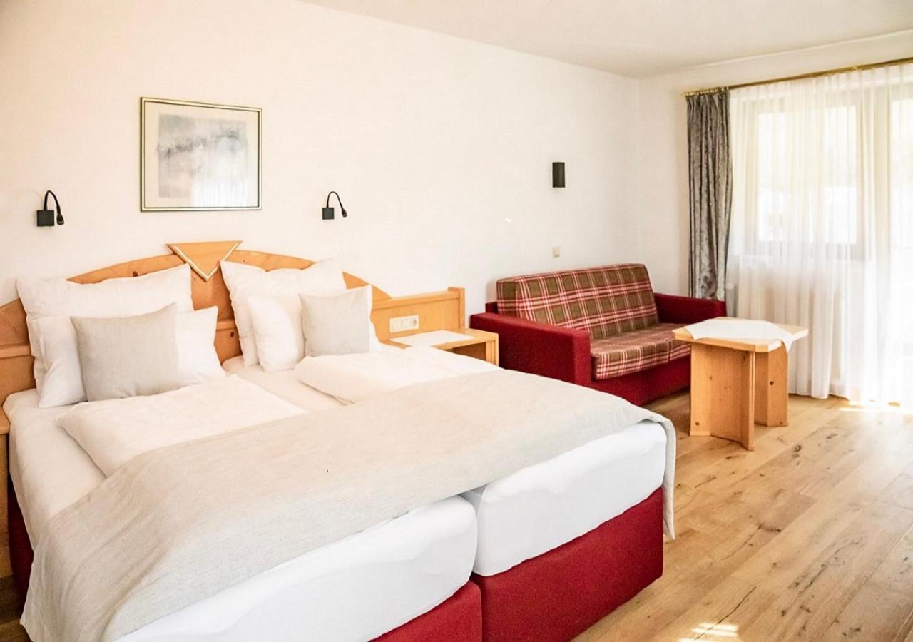 Hotel & Appartements Alpenresidenz Viktoria Нойщифт им Щубайтал Екстериор снимка