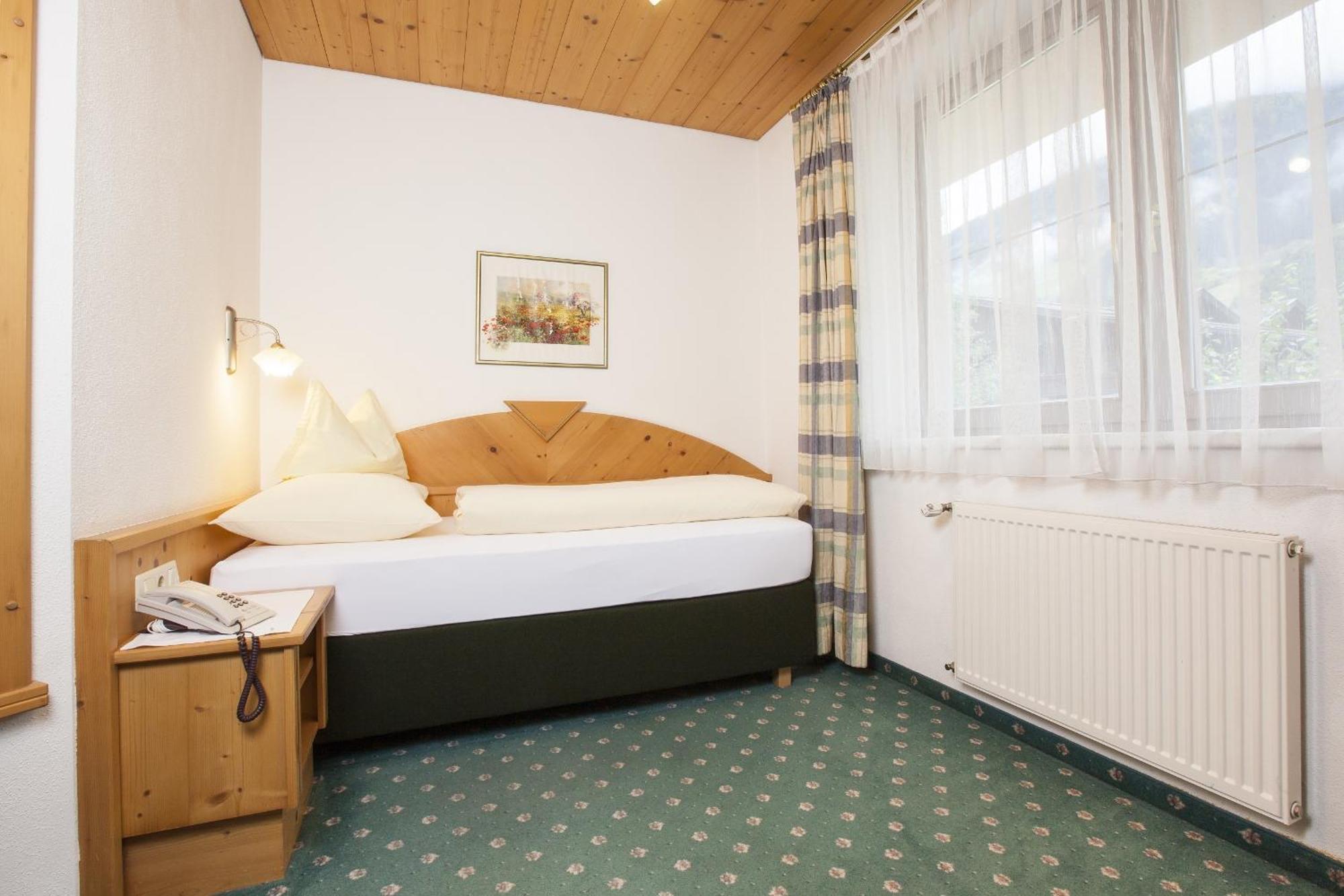 Hotel & Appartements Alpenresidenz Viktoria Нойщифт им Щубайтал Стая снимка