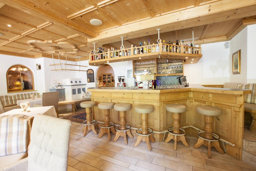 Hotel & Appartements Alpenresidenz Viktoria Нойщифт им Щубайтал Екстериор снимка
