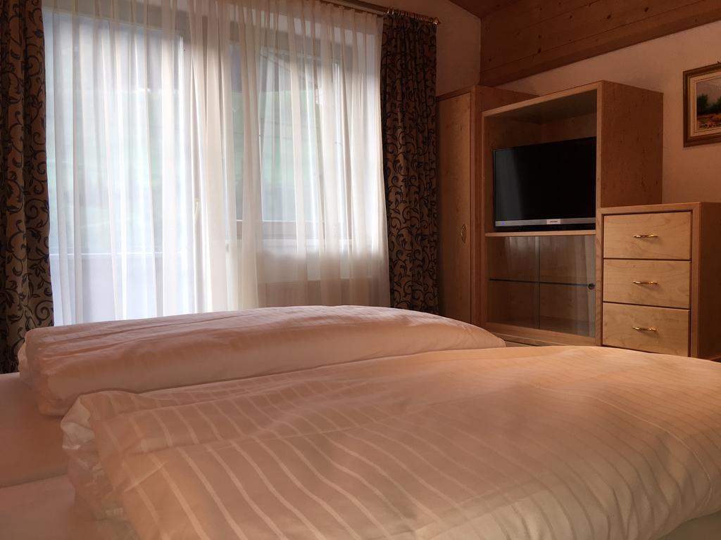 Hotel & Appartements Alpenresidenz Viktoria Нойщифт им Щубайтал Екстериор снимка
