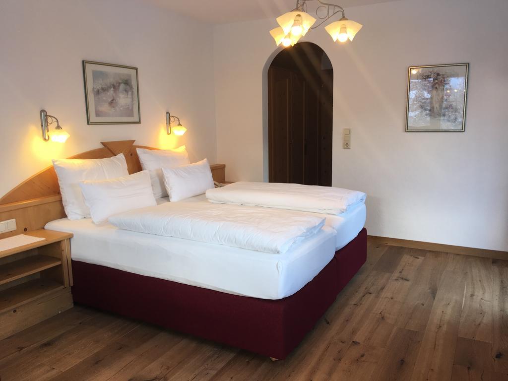 Hotel & Appartements Alpenresidenz Viktoria Нойщифт им Щубайтал Екстериор снимка