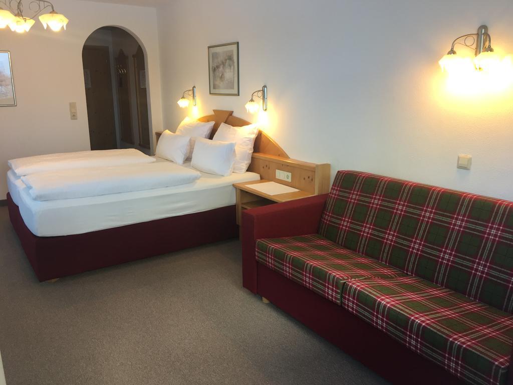 Hotel & Appartements Alpenresidenz Viktoria Нойщифт им Щубайтал Екстериор снимка